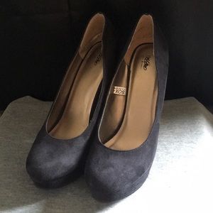 Black Pumps